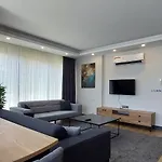 Apartmán Professionally Maintained, Spacious New Residences Just Minutes From Lara & Kundu Entertainment Zone *